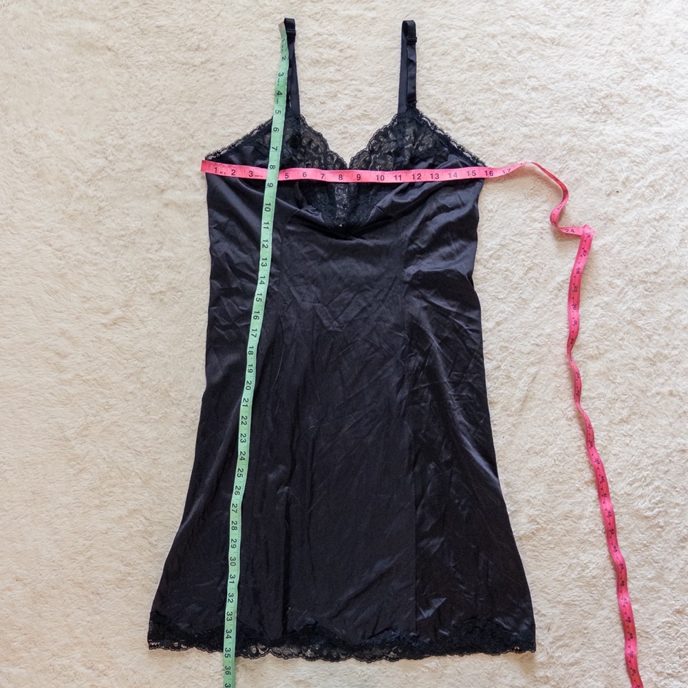 Elegant Black Lace Nightgown Pure Luxury - Picture 7 of 9